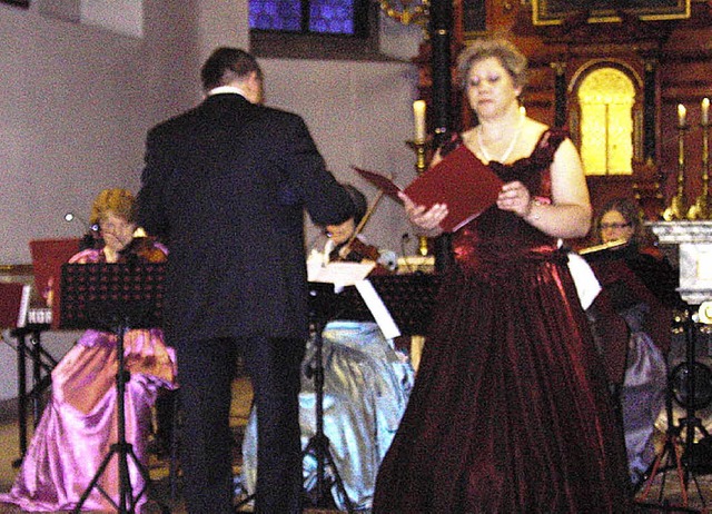 Die Oboistin Tanja Saedler erfreute di...mit ihrer  Sopranstimme Kirchenlieder.  | Foto: Cornelia Selz