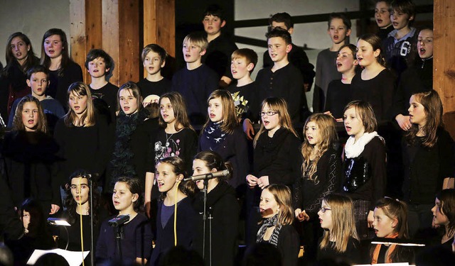 Mozrtlich singt das Ensemble unter der Leitung von Silke Marchfeld.   | Foto: Christoph Breithaupt