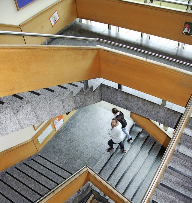 Das helle Treppenhaus macht den Aufent...ch ist der Brandschutz zu verbessern.   | Foto: Frank Kiefer