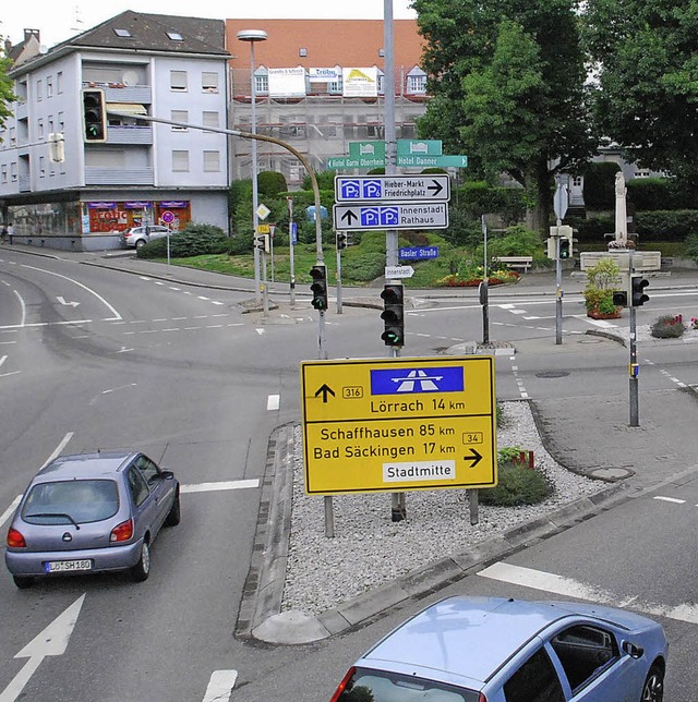 Liegt im Sanierungsgebiet Stadtmitte-W...en B316 und B34 an der Unterfhrung.   | Foto: Staub