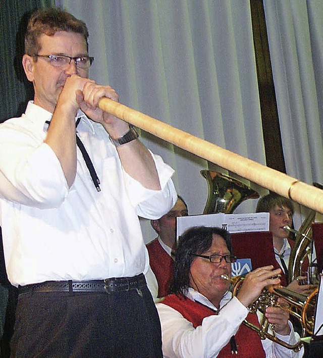 Mit einem Alphornsolo lie   Charly Gr...e &#8222;Swiss Lady&#8220; hochleben.   | Foto: Doris Dehmel