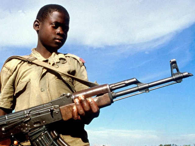 Gewaltentzug nach dem Blutrausch: Kind...n Uganda, sind schwer zu reintegrieren  | Foto: Verwendung weltweit, usage worldwide