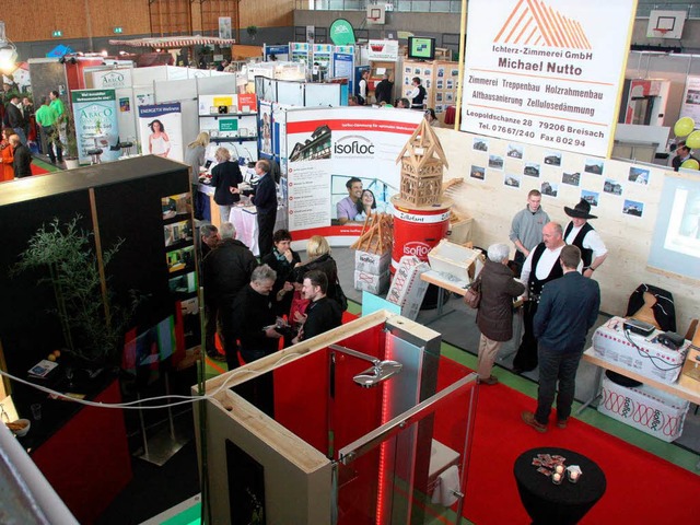 Zahlreiche Besucher informierten sich ...ahrsmesse der Bautechnologie Breisach.  | Foto: Christine Aniol