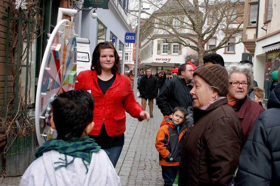 Der Blütensonntag 2013 in Lahr: Kaum Sonne, dennoch viele Menschen. (Foto: Heidi Foessel) Der Blütensonntag 2013 in Lahr: Kaum Sonne, dennoch viele Menschen. (Foto: Heidi Foessel)