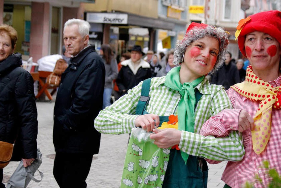 Der Blütensonntag 2013 in Lahr: Kaum Sonne, dennoch viele Menschen. (Foto: Heidi Foessel) Der Blütensonntag 2013 in Lahr: Kaum Sonne, dennoch viele Menschen. (Foto: Heidi Foessel)