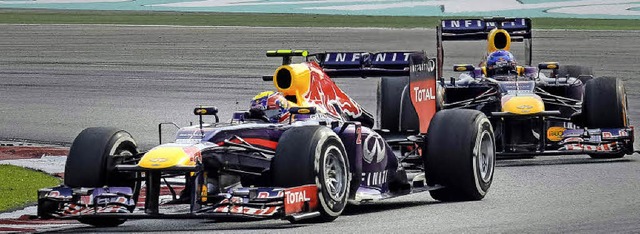 Hier fhrt Mark Webber noch vor seinem Teamkollegen Sebastian Vettel.  | Foto: AFP