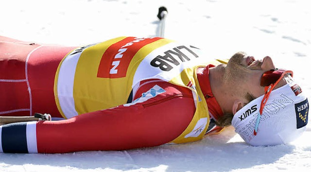 Auch ausgepumpt: Gesamtweltcup-Sieger Petter Northug im Ziel  | Foto: afp