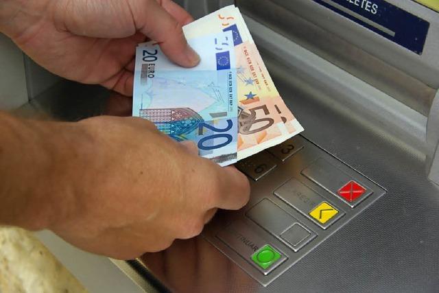 Erneut berfall am Bankautomaten