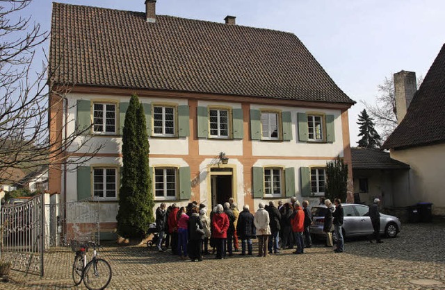 Bei einem Rundgang durch die Schlatter...hichte des Anwesens von Ulrich Mller.  | Foto: Hans Jrgen Kugler