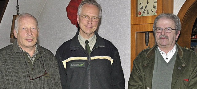 Hegeringleiter Robert Kirner, Helge vo...germeister Manfred Rnzi (von links).  | Foto: Stefan Pichler