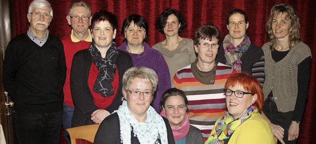 Vorstand der Zeller Schwimmbadfreunde ...ogel, Karin Knauber und Petra Rmmele   | Foto: Heiner Fabry