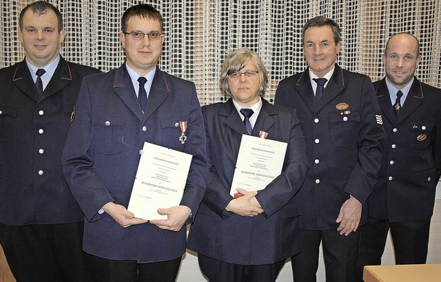 Angelika Heinrich und Michael Mller (...lber und Vizekommandant Roman Kaiser.   | Foto: Andreas Bhm