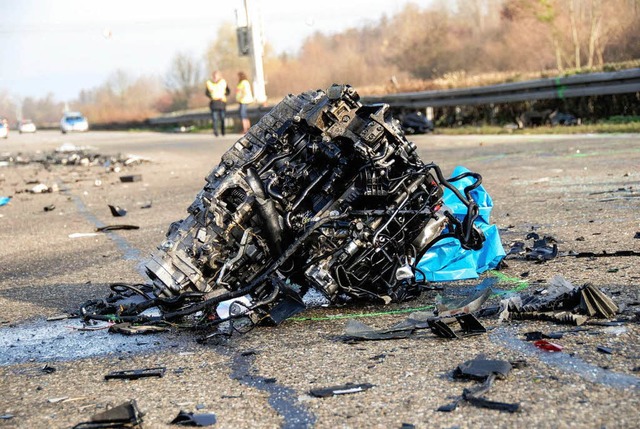 Bei diesem Unfall im November wurde de...Motorblock aus dem Fahrzeug gerissen.   | Foto: polizei