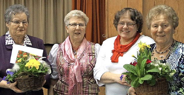Fr 50-jhrige Mitgliedschaft wurden E... und ihre Stellvertreterin Edith Moser  | Foto: Silke Hartestein