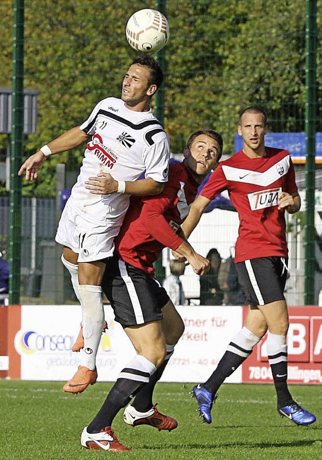 Nedzad Plavci (links) war beim 1:0-Sie...piel gegen den OFV der   Matchwinner.   | Foto: Archiv: Reinhardt