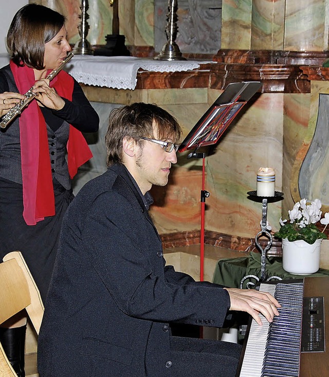 Begleiteten   instrumental: Christine ...chim Borgmann  beim Konzert in Hochsal  | Foto: Alfred Lins