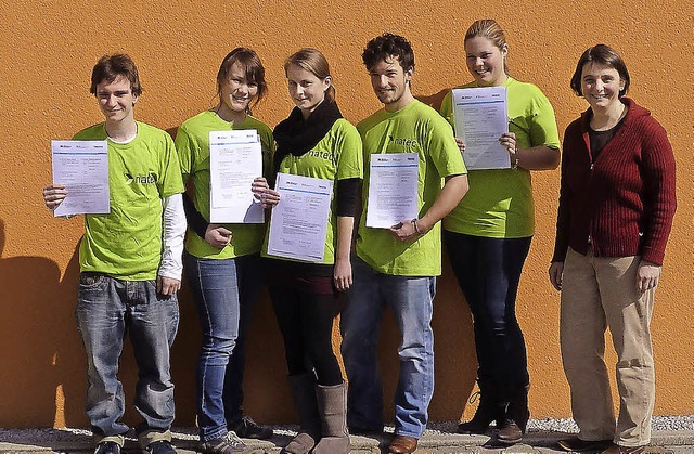 Urkunden bescheinigen die Teilnahme am Schlermonitoring.   | Foto: BZ
