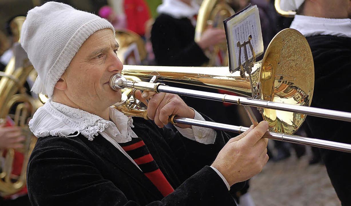 Die Musiker der Trachtenkapelle Herris...hreskonzert am Ostersonntag entgegen.   | Foto: Archivfoto: Hildegard Siebold