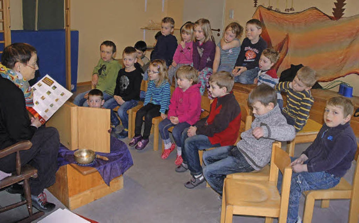Gisela Wiese liest Kindern in Hottingen vor.    | Foto: Christiane  sahli