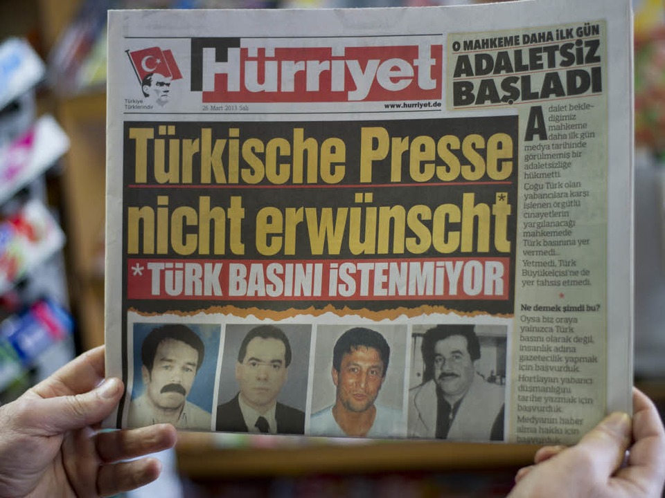 Schlagzeile der türkischen Tageszeitung Hürriyet vor einem Kiosk  | Foto: dpa