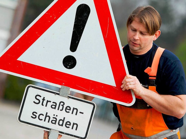 800 Kilometer Bundes- und 2700 Kilometer Landesstraen mssen saniert werden.   | Foto: dpa