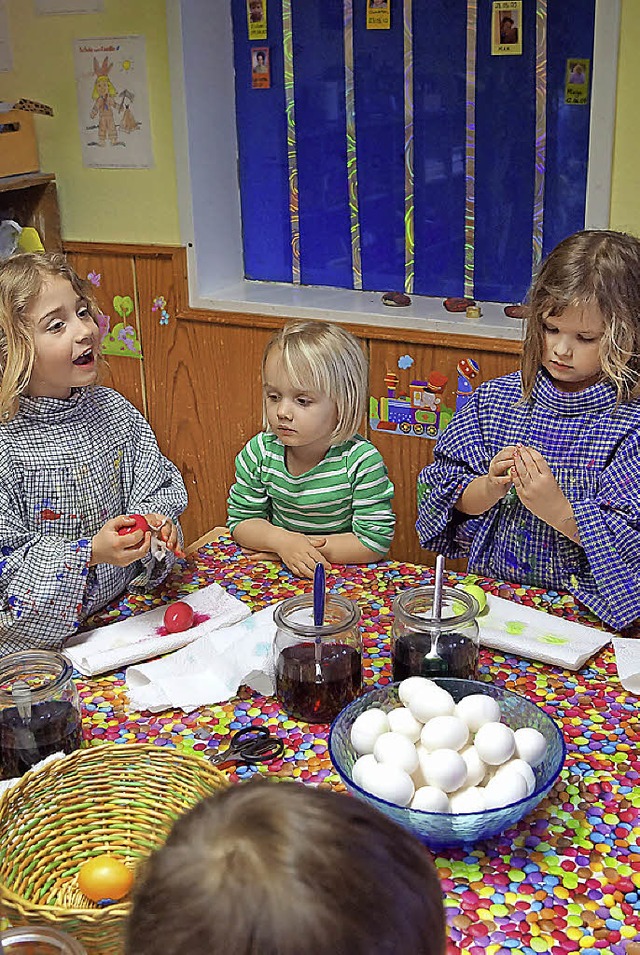 Im Zienkener Kindergarten macht das Ei... mit ihren Hhnern fr den Nachschub.   | Foto: hartenstein