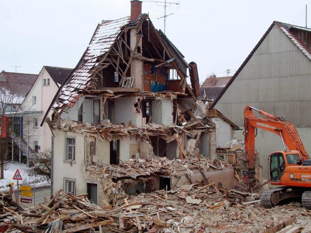 Mut zur Lcke: Innerhalb weniger Tage ...nde Gasthaus &#8222;Zur Burg&#8220;.    | Foto: Florian kech