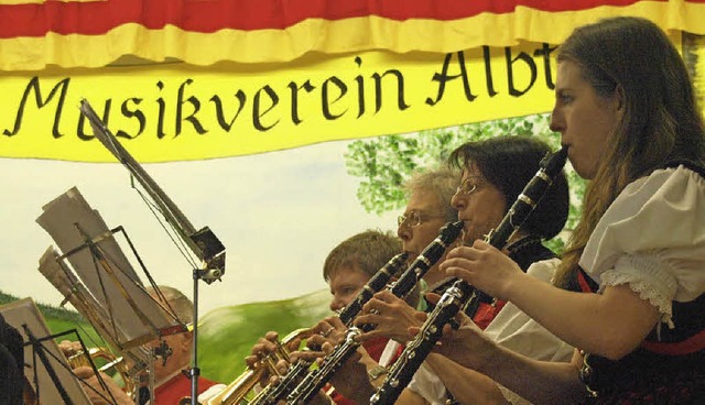 Mit viel Schwung lie der Musikverein ...chtliche Wetter in Immeneich vergessen  | Foto: Karin Stckl-Steinebrunner