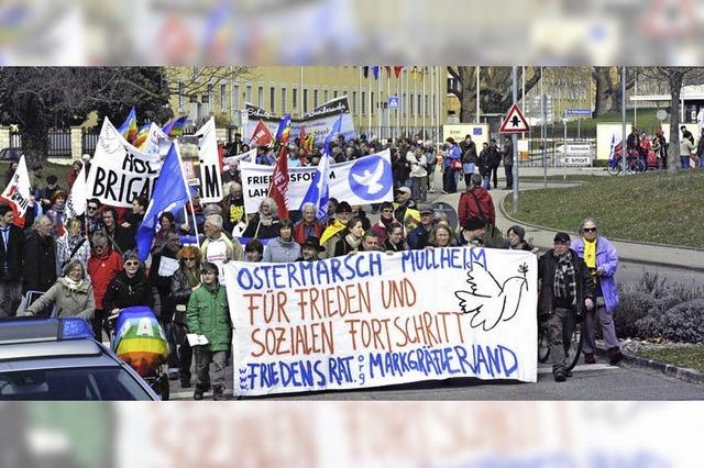 Protest gegen bungen und Einstze des Militrs