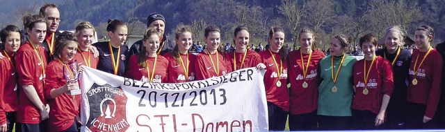 So sehen Siegerinnen aus: Die SF Ichenheim siegten in Fischerbach.   | Foto:  Joachim Schwende