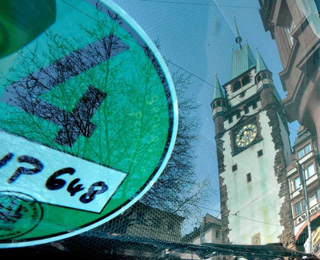 Nur grne Plaketten drfen in die Freiburger Innenstadt.  | Foto: Michael Bamberger