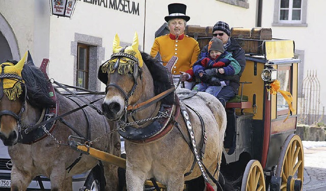 Stilgerecht: Zur Erffnung der Ausstel...nden durch den Ortskern von Grwihl.    | Foto: Peter Schtz