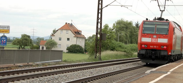 Bahnhof  Buggingen: Der viergleisige A...ibt ein groes Thema in der Gemeinde.   | Foto: sigrid umiger