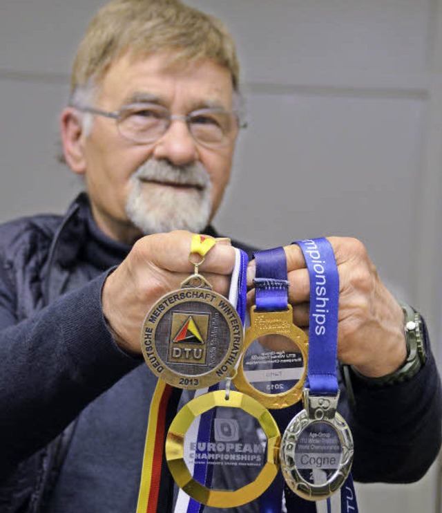 Mehr als 60 Jahre aktiver Wettkampfspo...tapeln sich die Medaillen und Pokale.   | Foto: Susanne Mller