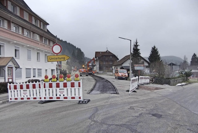 START: Die Bundesstrae 315 ist seit d... begonnen die Asphaltdecke abzufrsen.  | Foto: Horst A. Bss