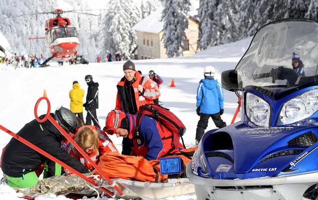 Wenn Ski- und Snowboardfahrer verunglcken, sind die Bergretter zur Stelle.   | Foto: Niklas Eckert/Bergwacht