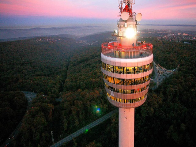 Ein Wahrzeichen, das nicht erklommen werden darf: Der Stuttgarter Fernsehturm.  | Foto: dpa