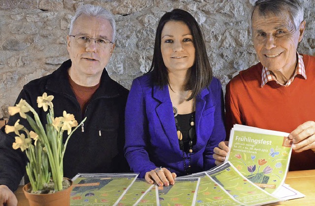 Alwin und Verena Rank mit Horst Krmer...s), dem Vorsitzenden von Pro Lrrach.   | Foto: Barbara Ruda