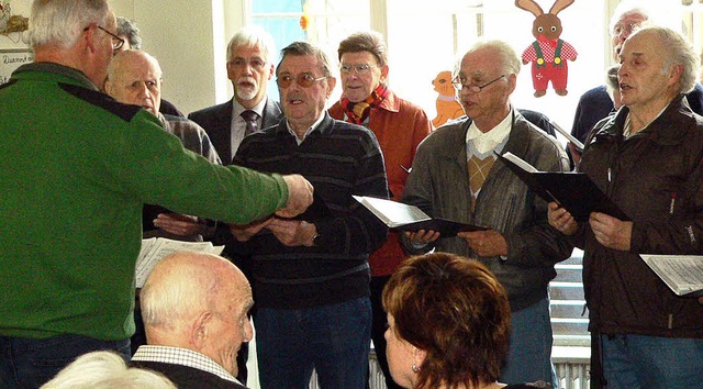 Der Mnnerchor Maulburg erfreute den J...grund mit Tochter) zum 90. Geburtstag.  | Foto: Georg Diehl