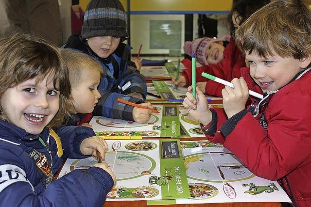 Kinder gieren nach Obst und Gemse