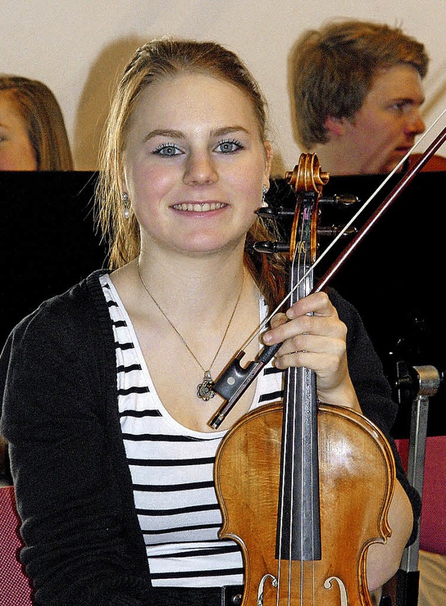 Die junge Geigerin Theresa Albiez aus ...Baden-Wrttemberg auf Konzerttournee.   | Foto: BZ