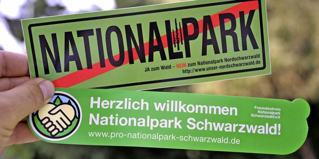 Gegner und Befrworter haben Tausende Aufkleber rund um Baiersbronn verteilt.   | Foto: dpa