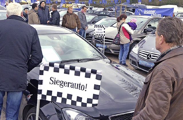 Das ganz persnliche Siegerauto war au.... Weiler Gebrauchtwagenmesse gefragt.   | Foto: Jochen Fillisch