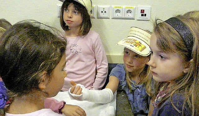Kinder drfen sich am Freitagabend zum... Krankenhaus den Arm eingipsen lassen.  | Foto: privat