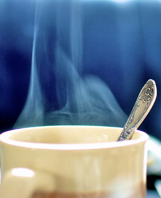 Der Sozialverband VdK untersttzt Mens... fr sie regelmig Kaffeenachmittage.  | Foto: Photocase/Steinhart
