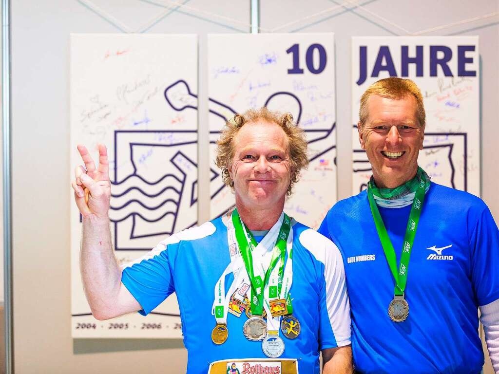 10 Jahre Freiburg-Marathon: In allen Jahren am Start waren Jrgen Zhringer (21 km, 02h 15min 58sek, links) und Andreas Mei (21 km, 02h 15min 57sek)