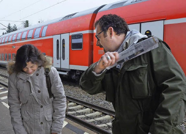 Ein Mann bedrngt auf dem Bahnsteig ei...e hat die Bundespolizei nachgestellt.   | Foto: Mller