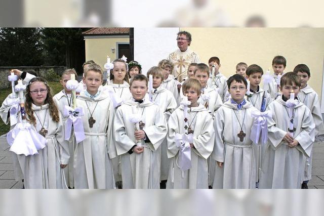 20 Kinder feiern Erstkommunion