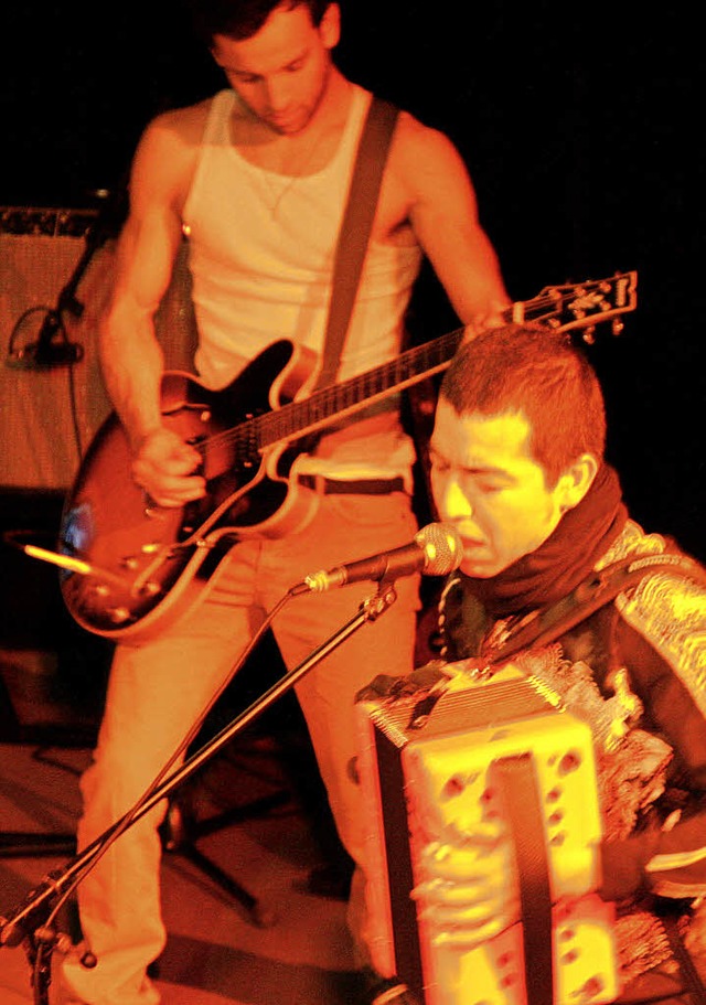 Gitarrist Luis Rodriguez und Snger Josu Avalos   | Foto: Kubon