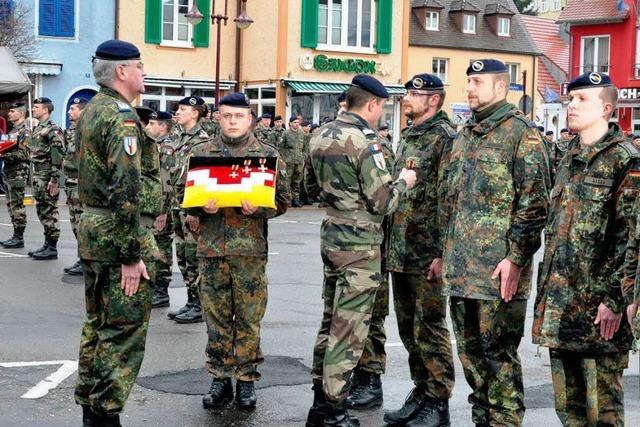 Feierlicher Appell fr Kosovo-Heimkehrer